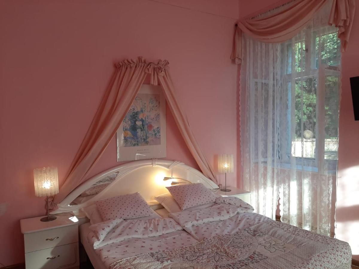 Palac Jastrowiec Bagian luar foto