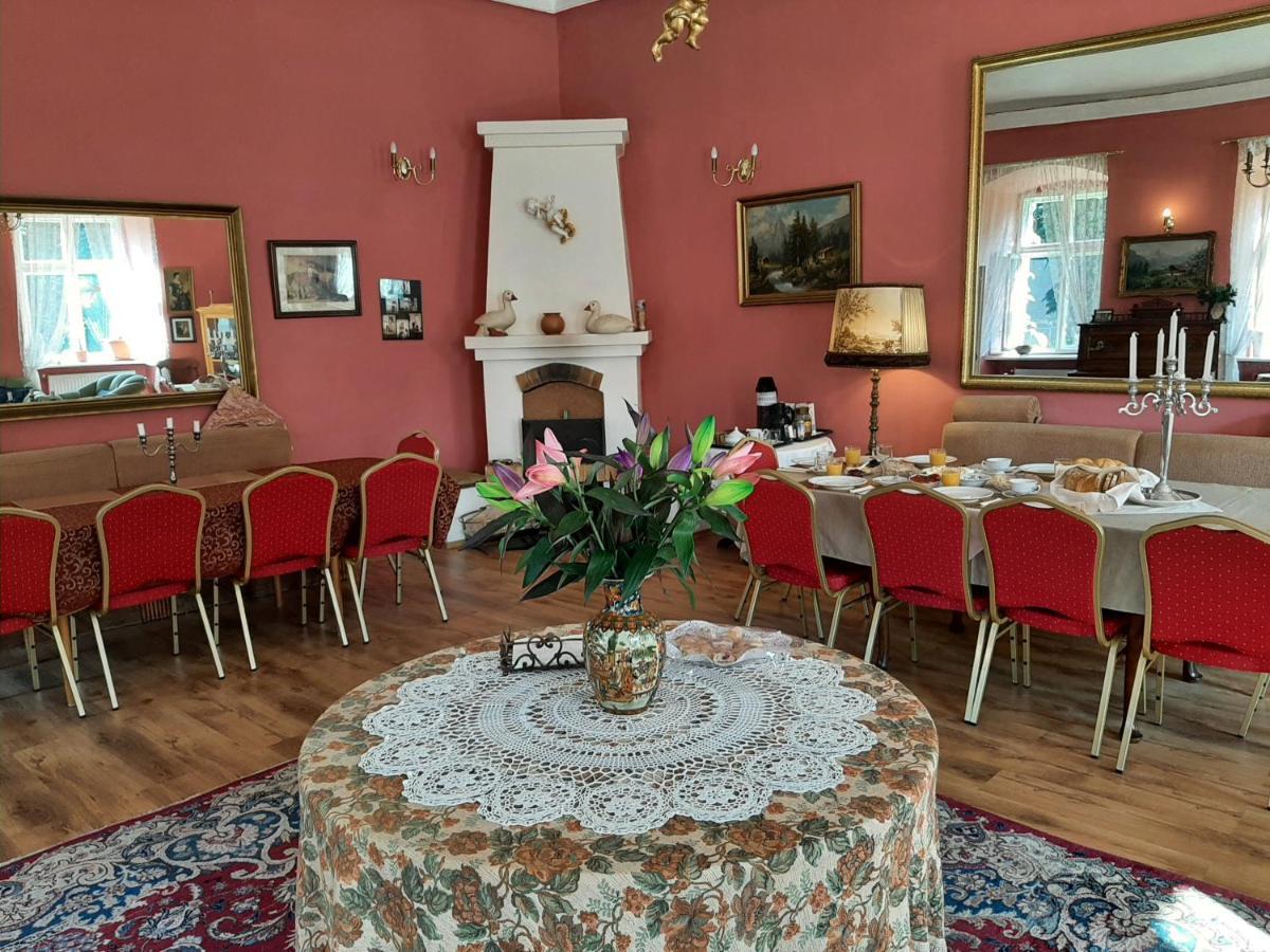 Palac Jastrowiec Bagian luar foto