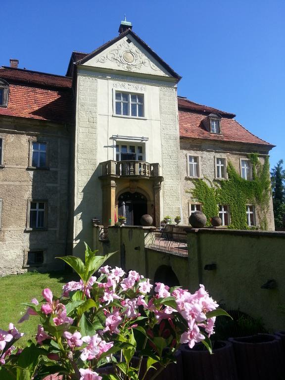 Palac Jastrowiec Bagian luar foto