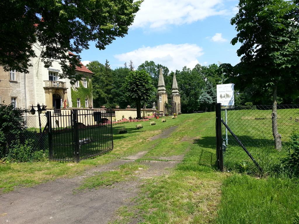 Palac Jastrowiec Bagian luar foto