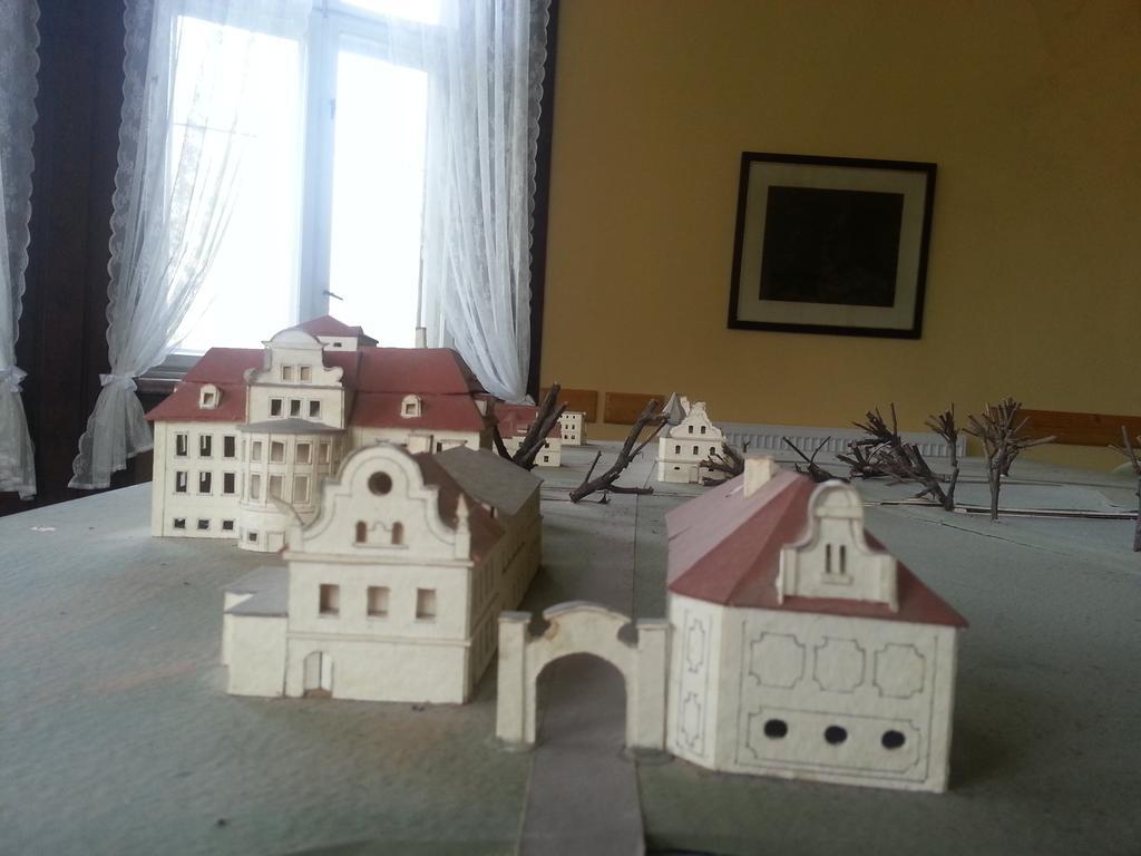 Palac Jastrowiec Bagian luar foto