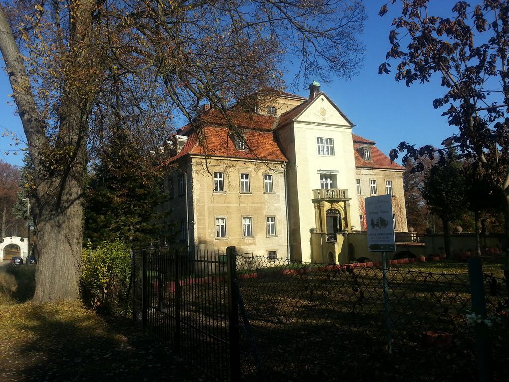 Palac Jastrowiec Bagian luar foto