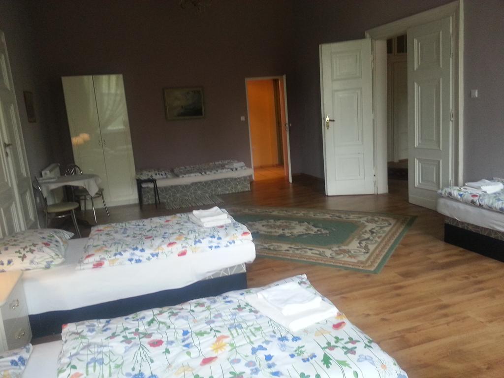 Palac Jastrowiec Bagian luar foto
