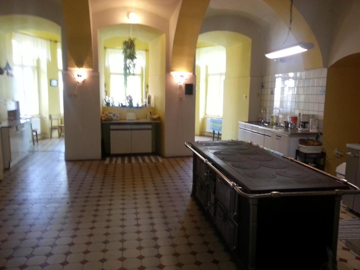 Palac Jastrowiec Bagian luar foto